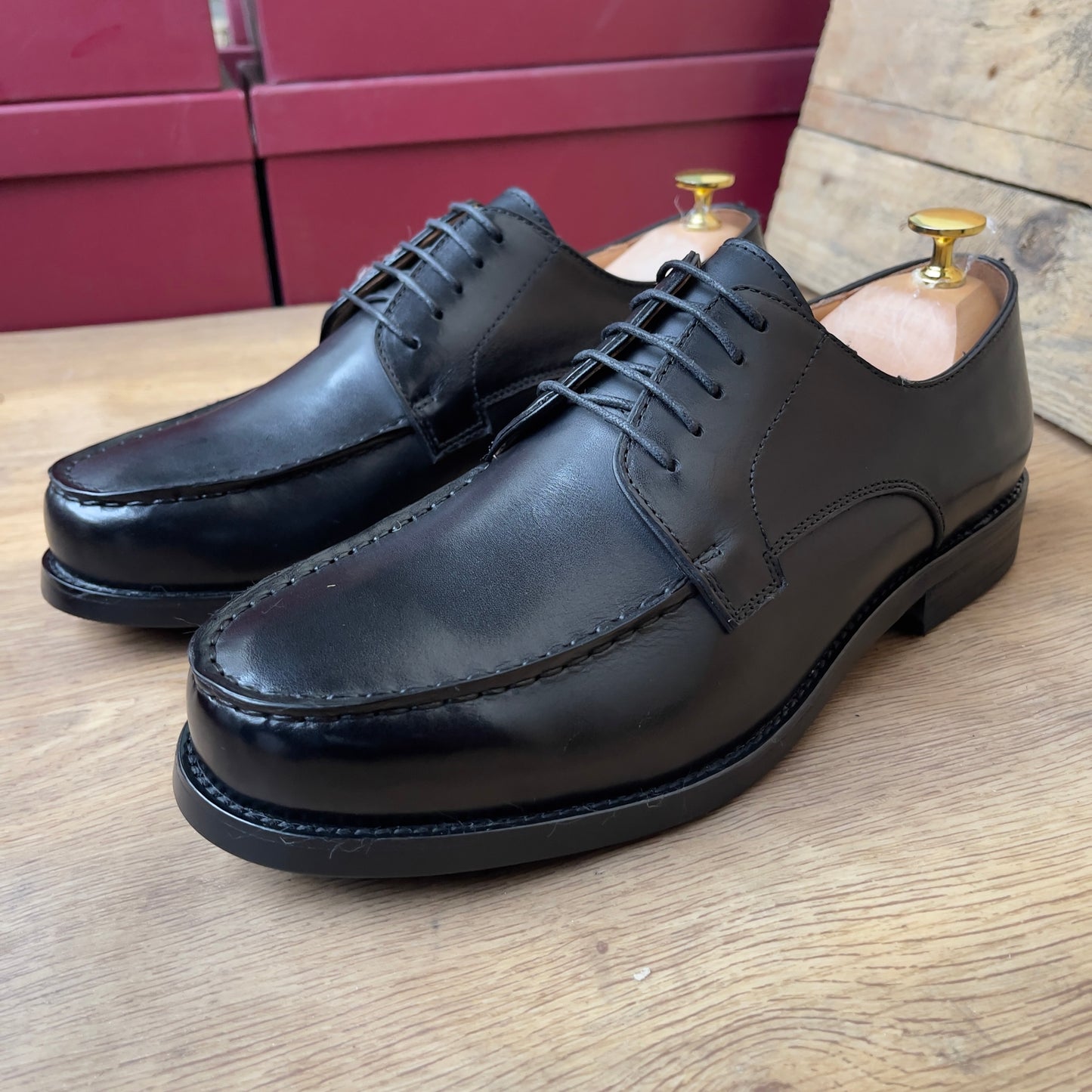 Chaussure à lacet en cuir noir semelle gomme—Ref MD12