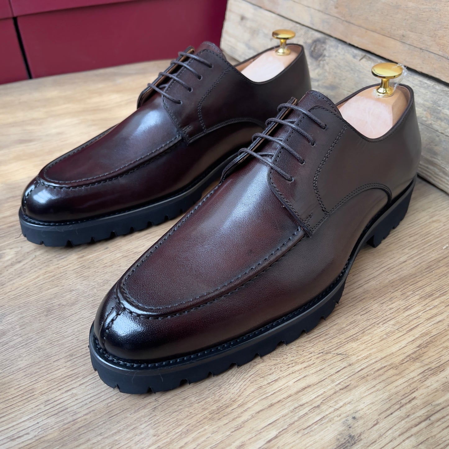 Chaussure à lacet en cuir marron café semelle oommando—Ref MD9