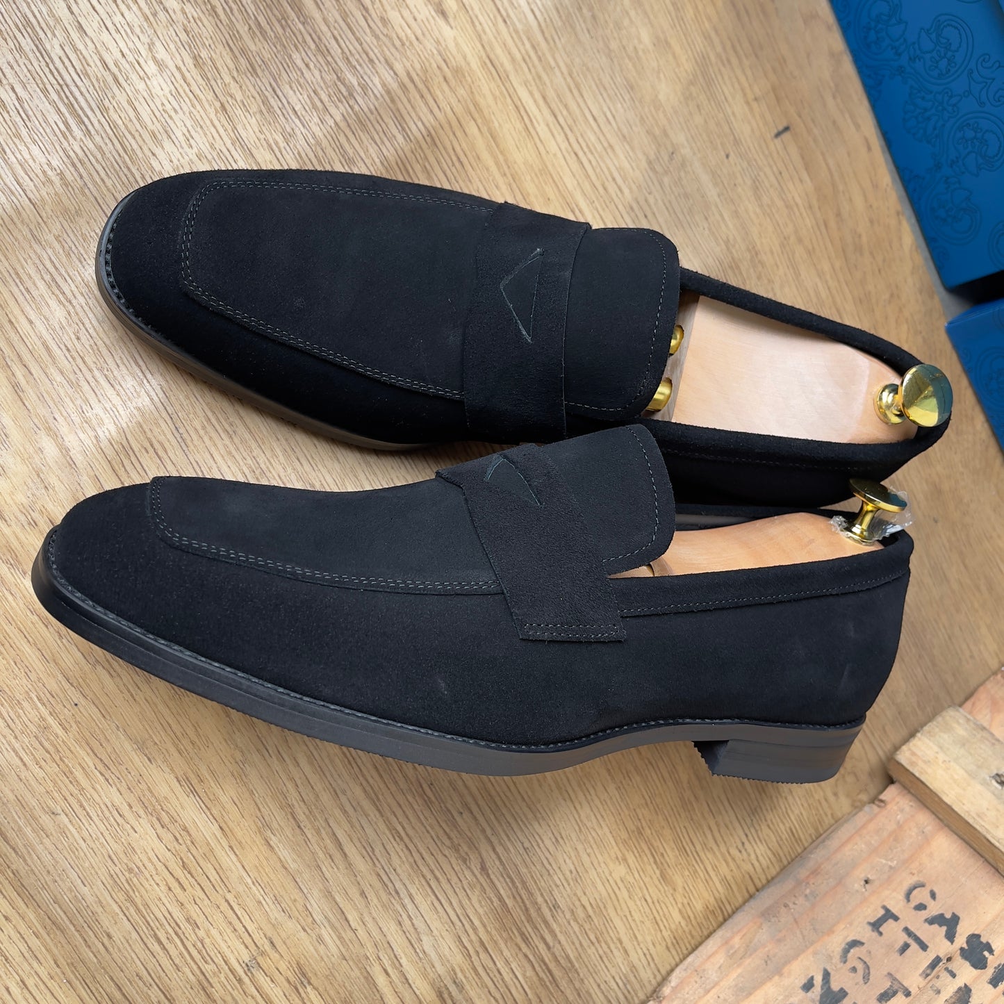 Mocassin en daim noir—semelle basse—AP15