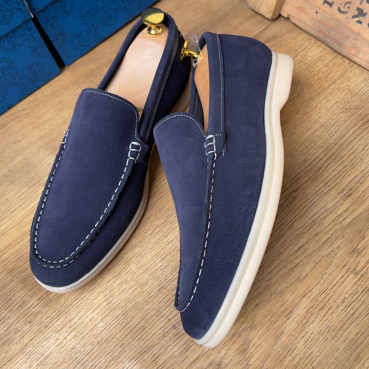 Mocassin en daim bleu—semelle gomme—Ref AP9