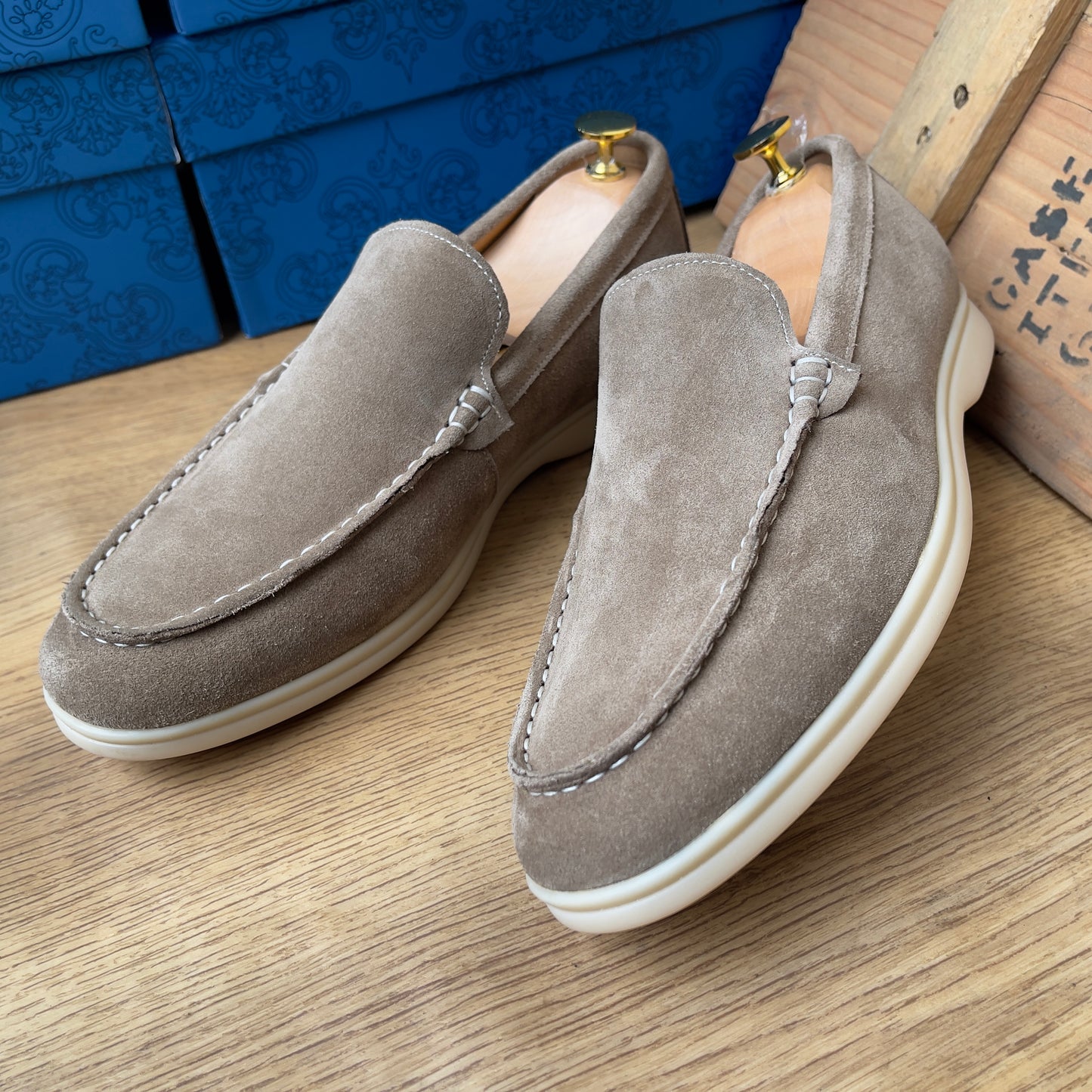 Mocassin en daim kaki—semelle gomme—Ref AP12