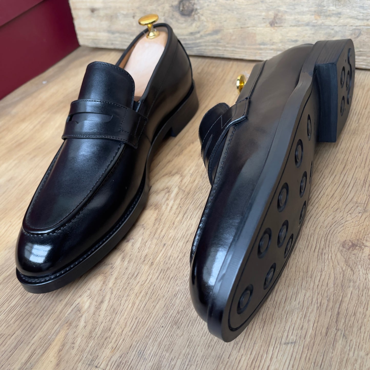 Mocassin en cuir noir semelle gomme—Ref MD10