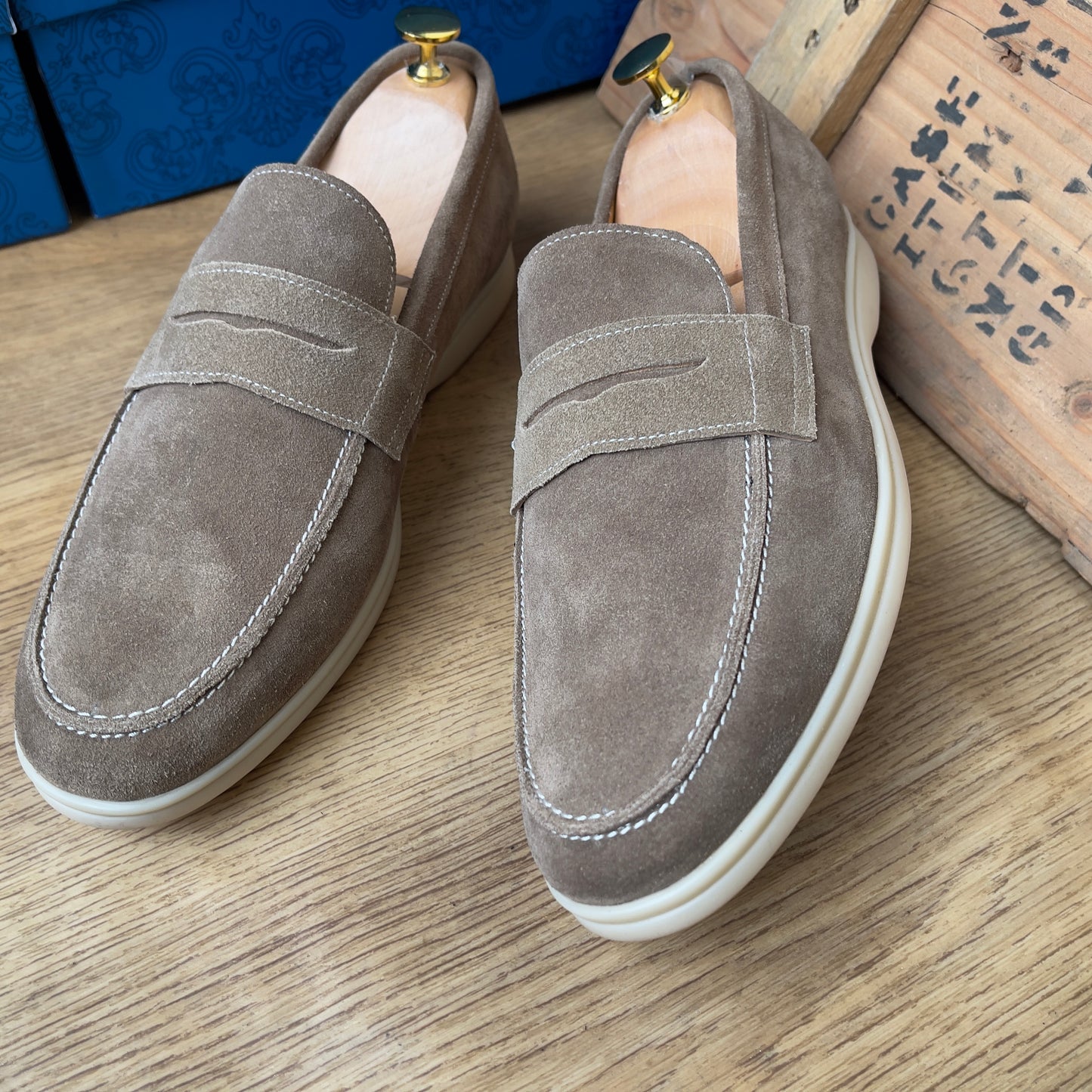 Mocassin en daim kaki—semelle gomme—Ref AP10