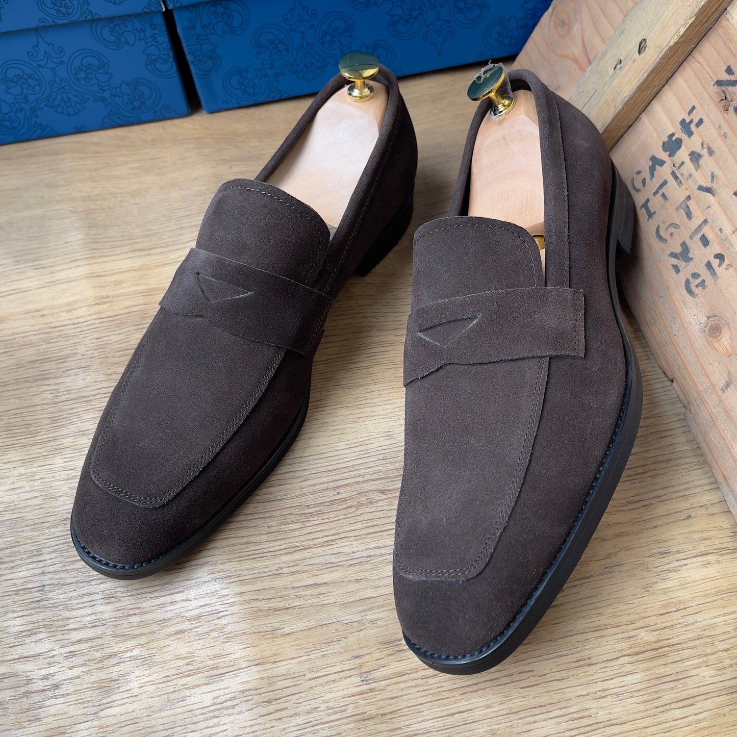 Mocassin en daim marron—semme basse—Ref AP13