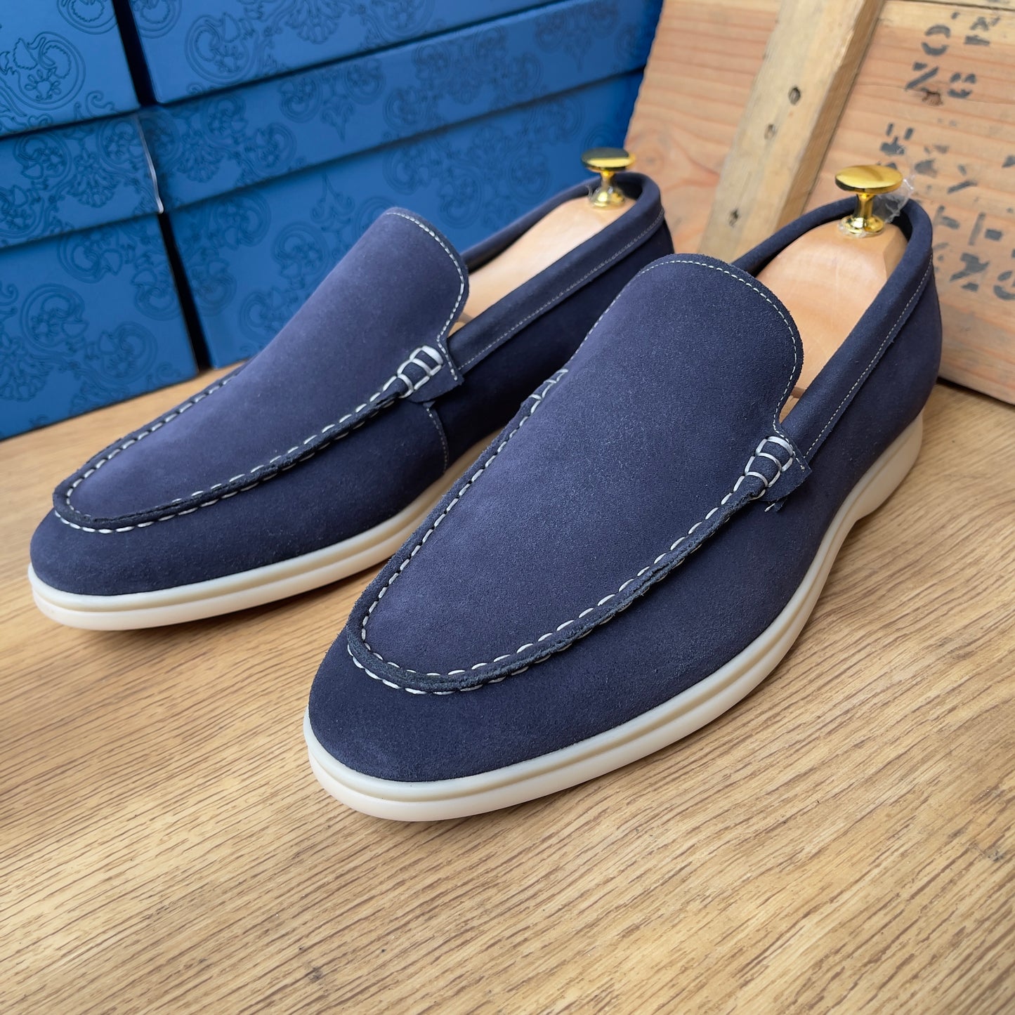Mocassin en daim bleu—semelle gomme—Ref AP9