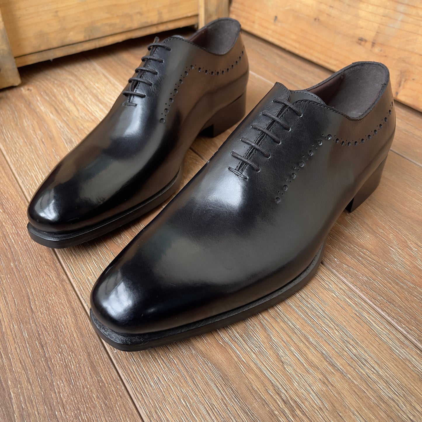 Soulier à lacet en cuir noir semelle cuir—DM2
