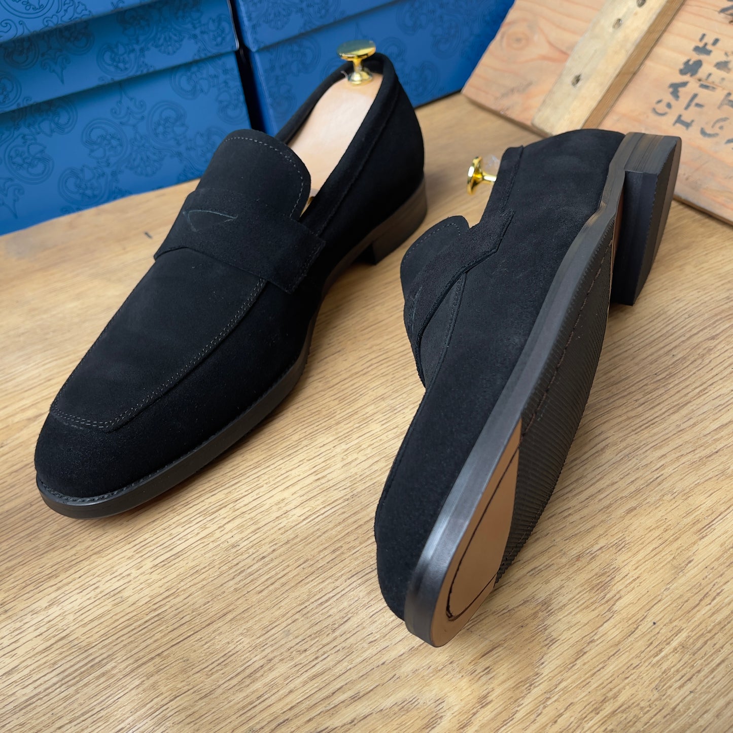 Mocassin en daim noir—semelle basse—AP15