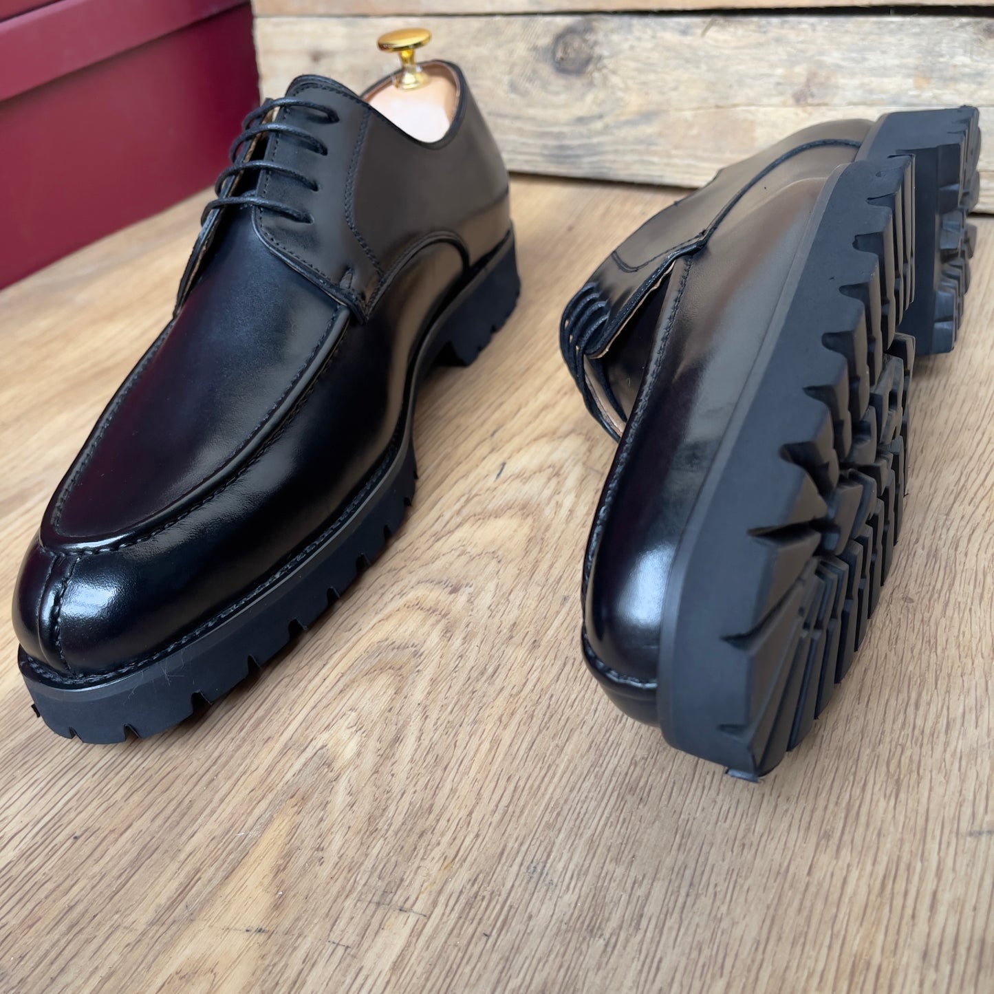 Chaussure à lacet en cuir noir semelle commando—Ref MD2