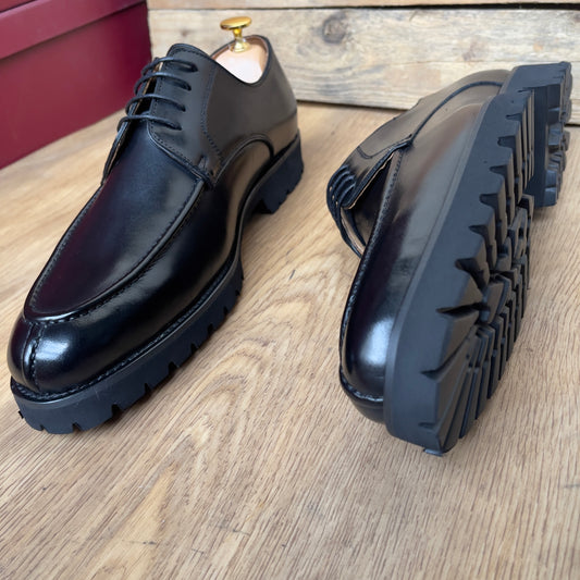 Chaussure à lacet en cuir noir semelle commando—Ref MD2