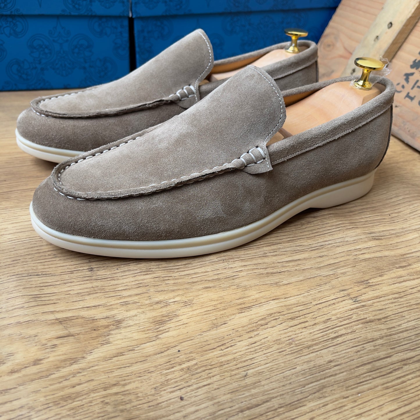 Mocassin en daim kaki—semelle gomme—Ref AP12