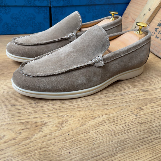 Mocassin en daim kaki—semelle gomme—Ref AP12