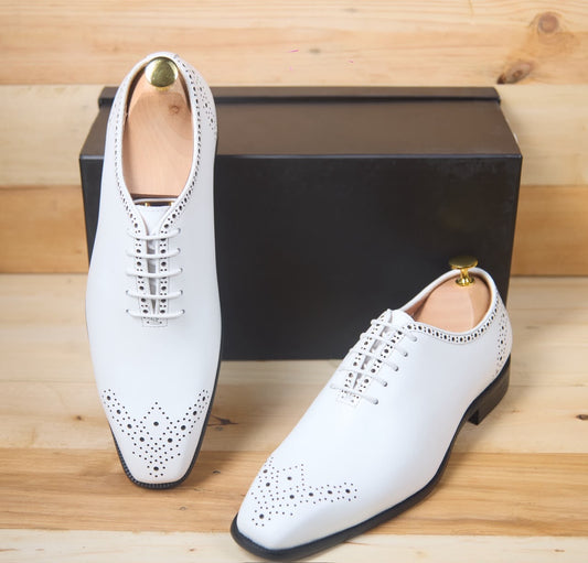 Soulier à lacet en cuir blanc à motifs perforé —Ref.KS6