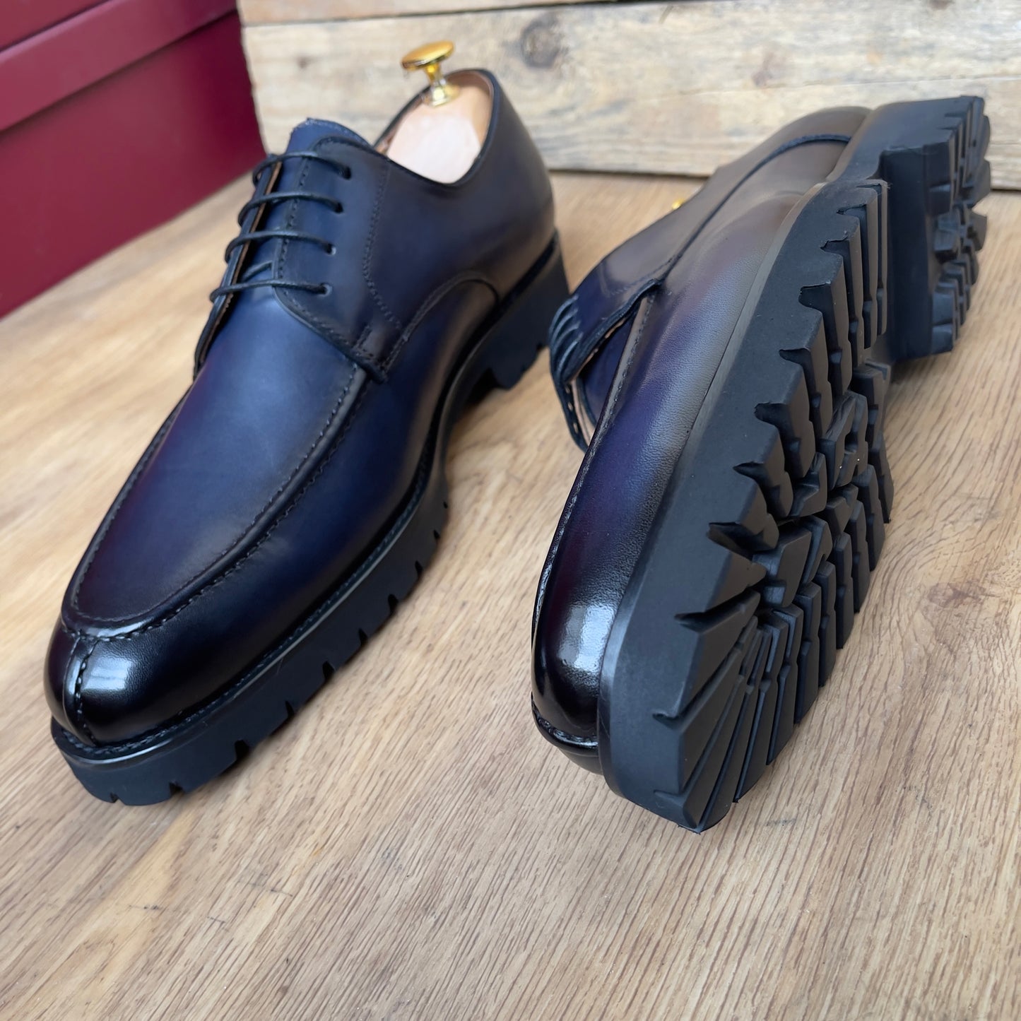 Chaussure à lacet en cuir bleu semelle commando—Ref MD7