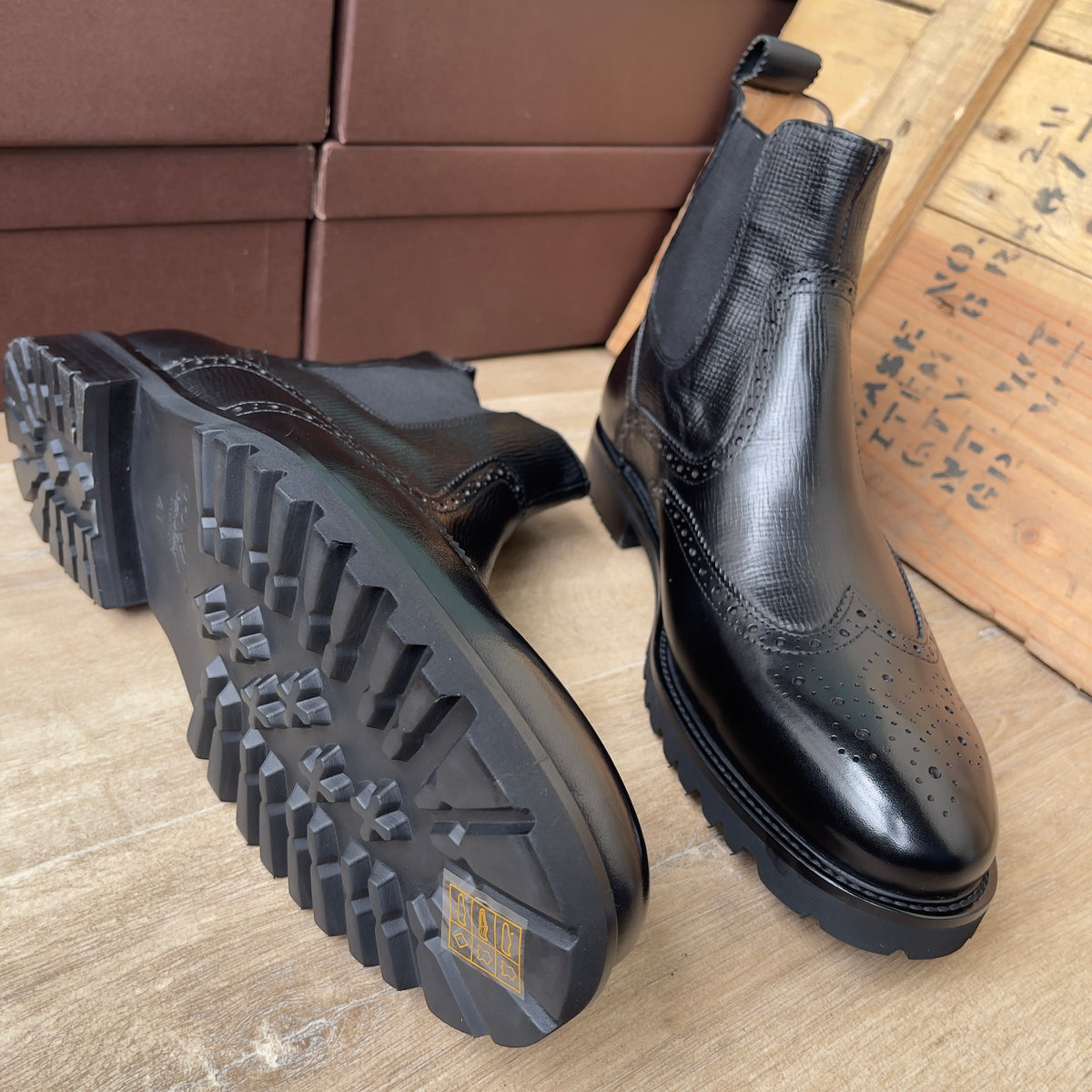 Boot à gaine montante en cuir noir semelle commando Ref-Ad20