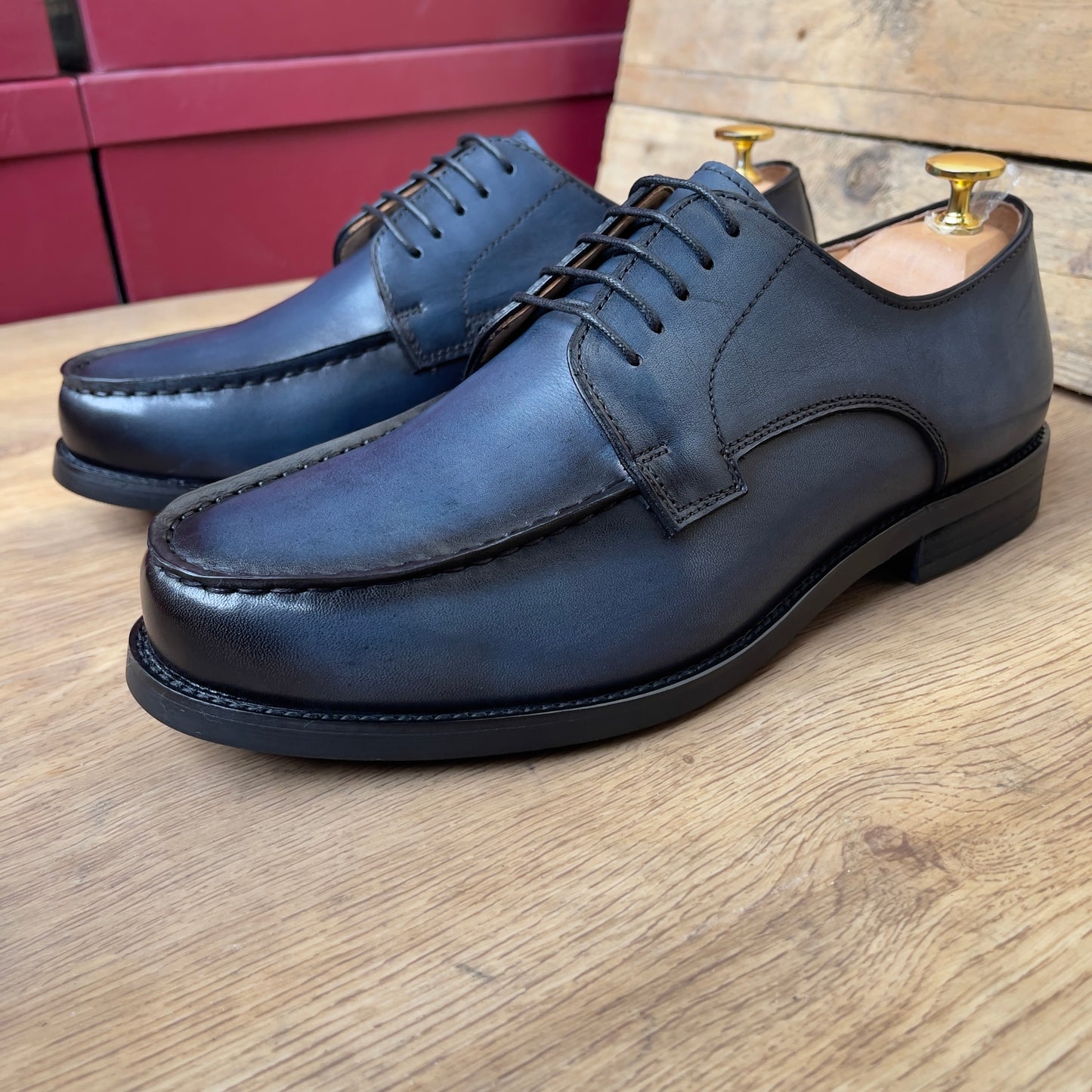 Chaussure à lacet en cuir bleu semelle commando—Ref MD5
