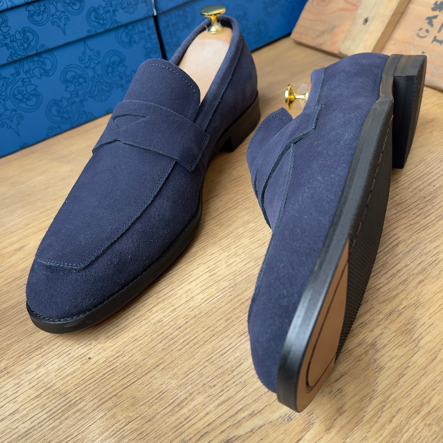Mocassin en daim bleu—semelle basse—Ref AP14
