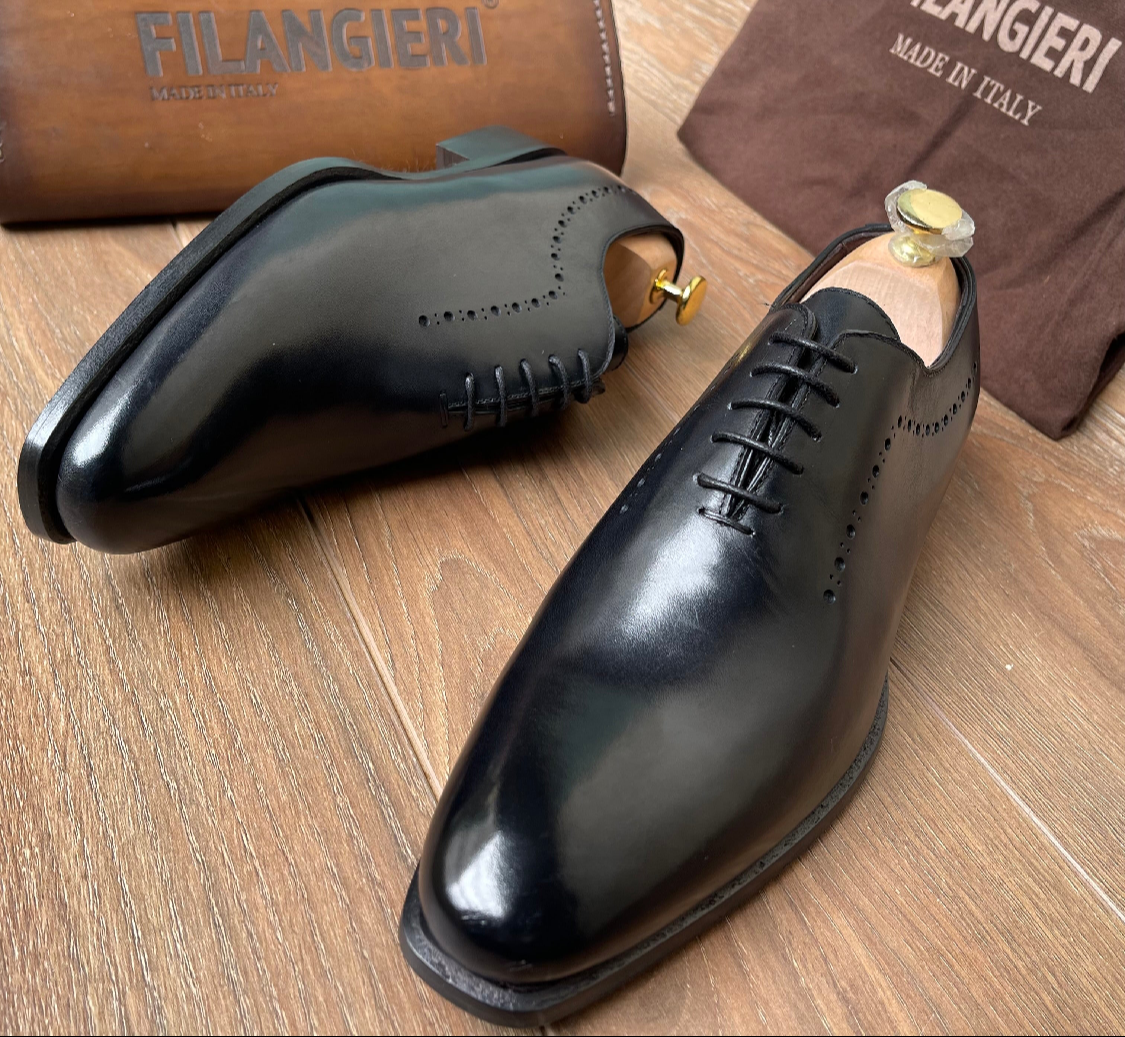 Soulier à lacet en cuir noir semelle cuir—Ref DM7