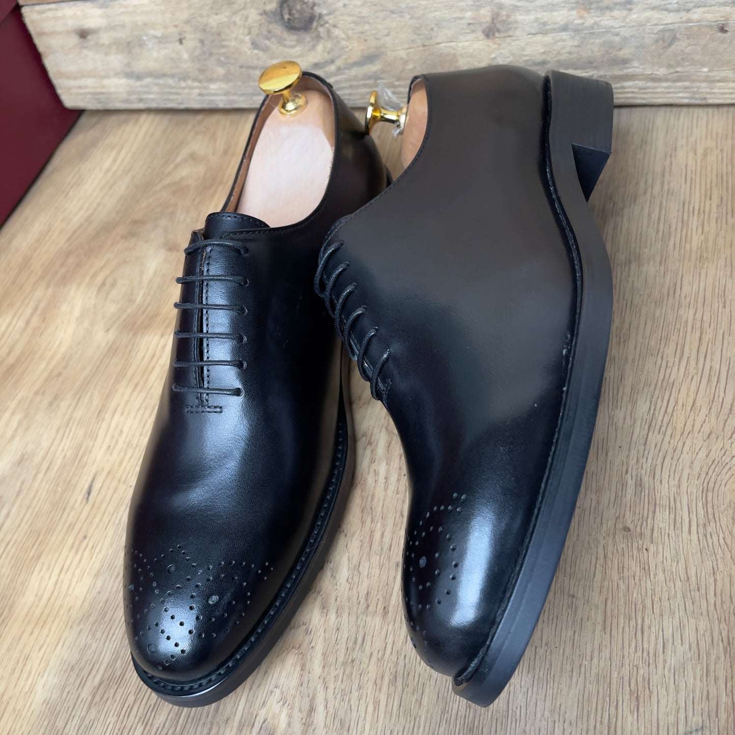 Chaussure à lacet en cuir noir semelle  gomme—Ref MD20