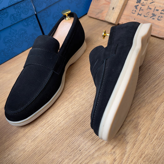Mocassin en daim noir—semelle gomme—Ref AP8