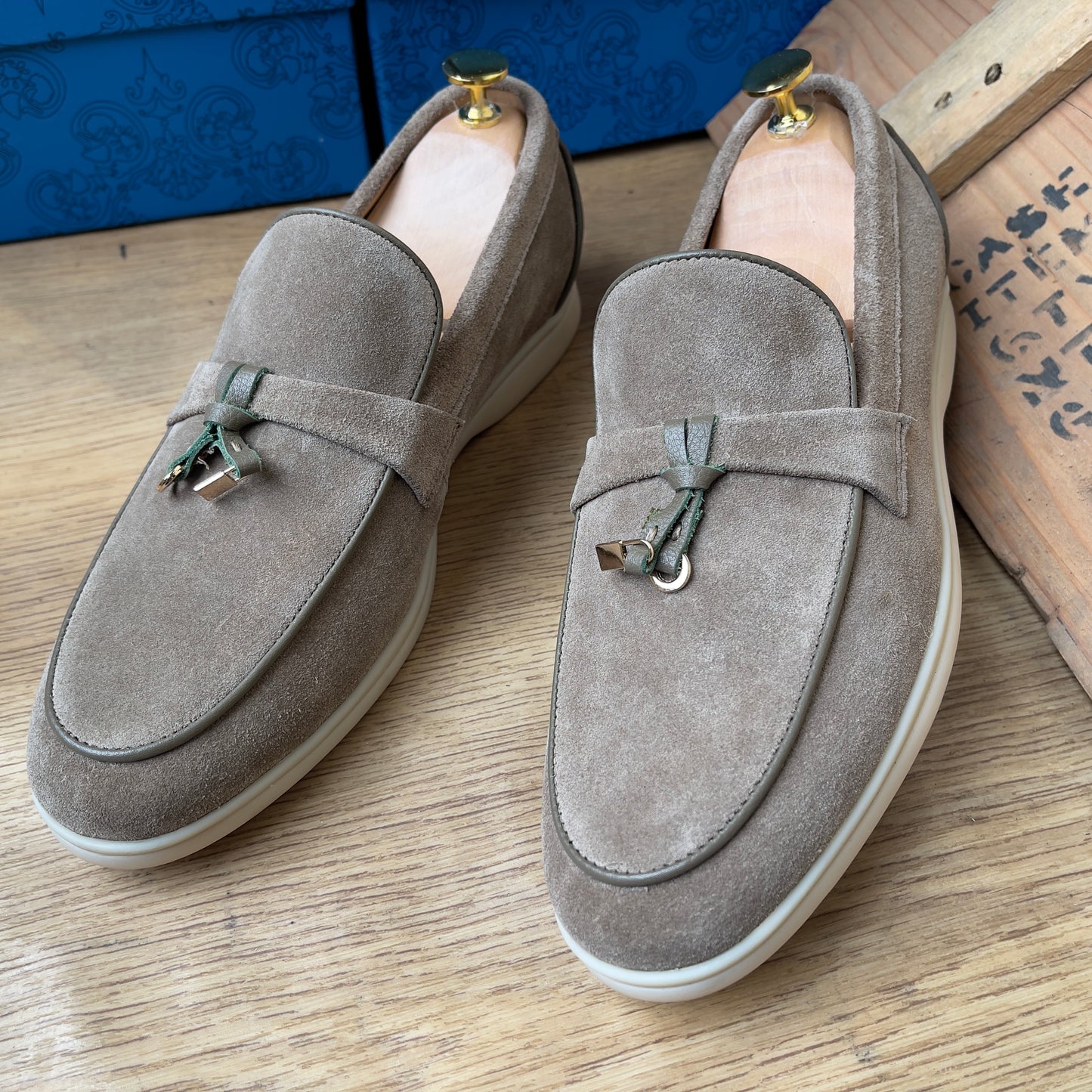 Mocassin daim kaki—semelle gomme —Ref AP1