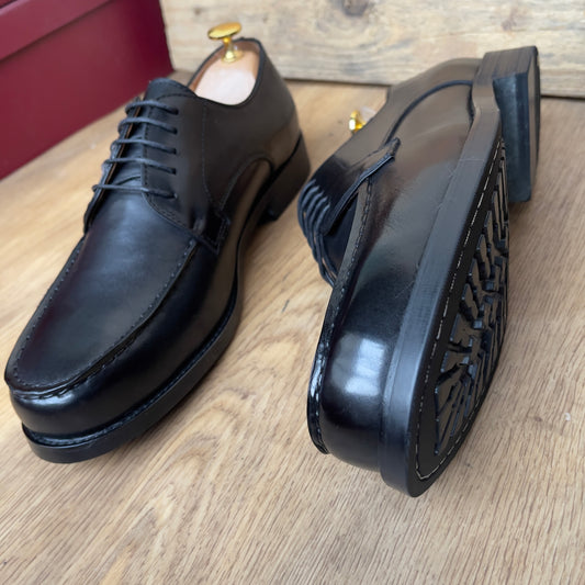 Chaussure à lacet en cuir noir semelle gomme—Ref MD12