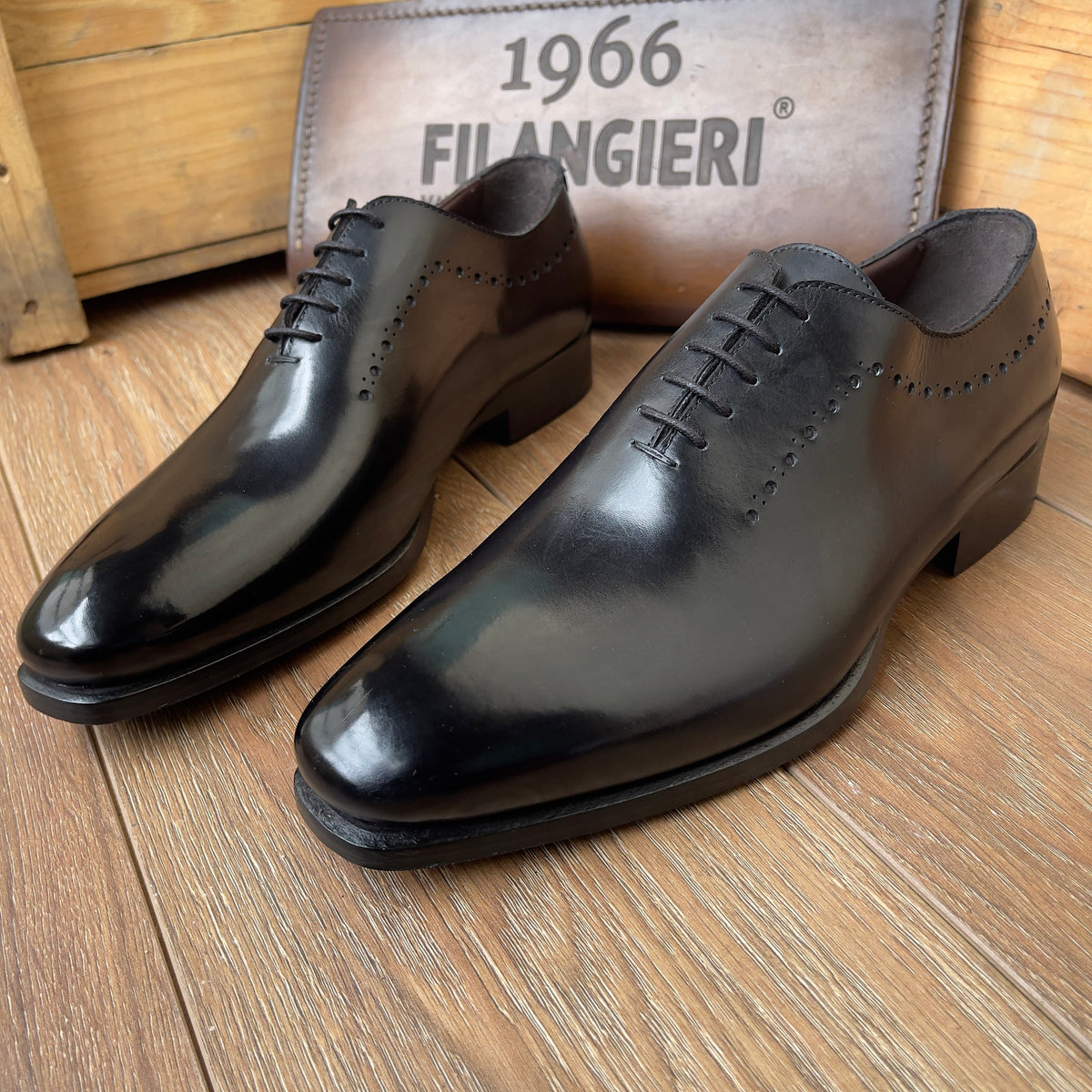 Soulier à lacet en cuir noir semelle cuir—Ref DM2