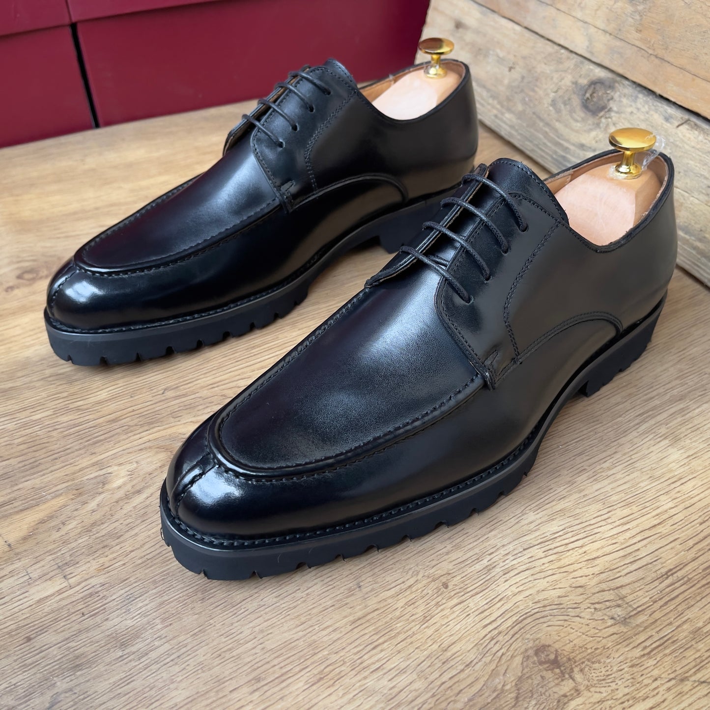 Chaussure à lacet en cuir noir semelle commando—Ref MD2