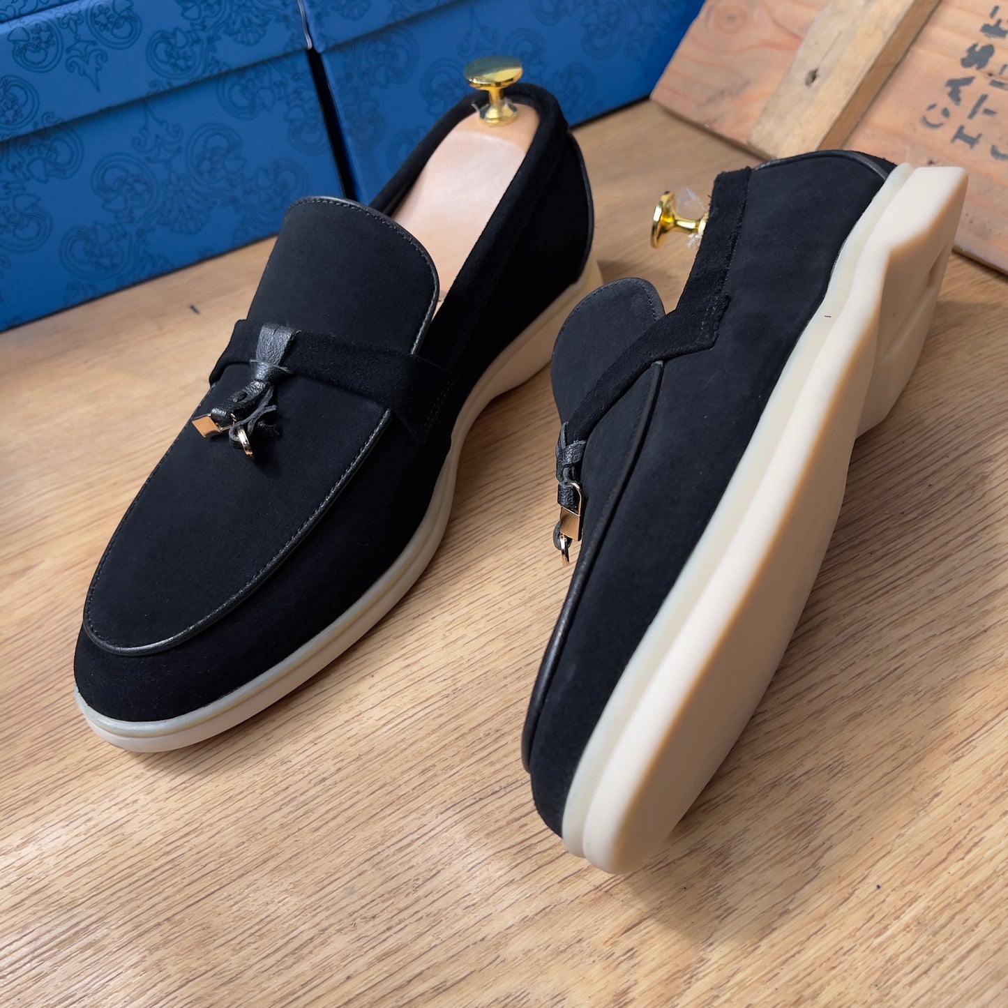 Mocassin daim noir—semelle gomme—Ref AP4
