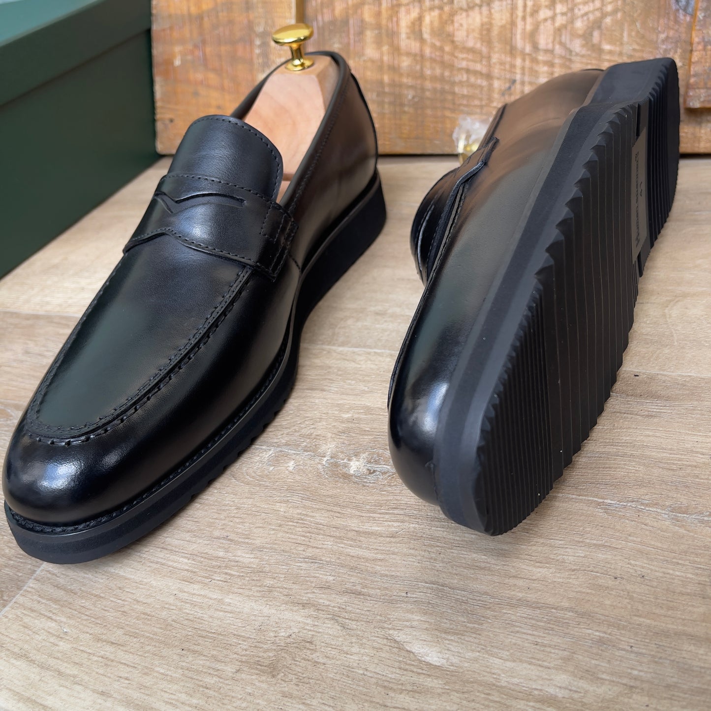 Mocassin Cuir Noir — Semelle Gomme