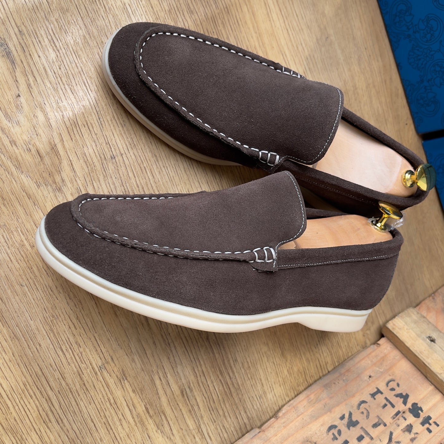 Mocassin en daim marron—semelle gomme—Ref AP5