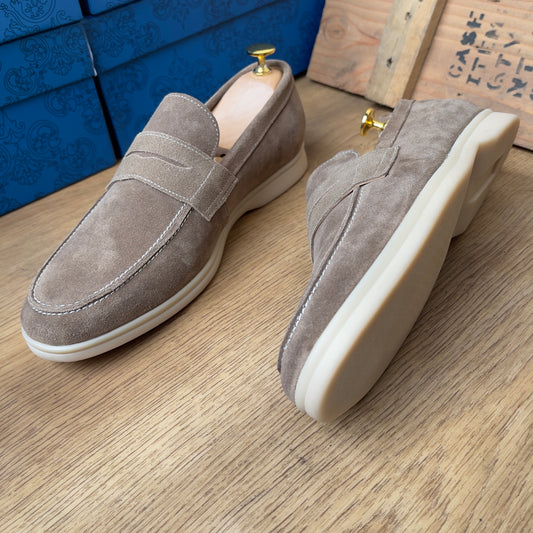 Mocassin en daim kaki—semelle gomme—Ref AP10