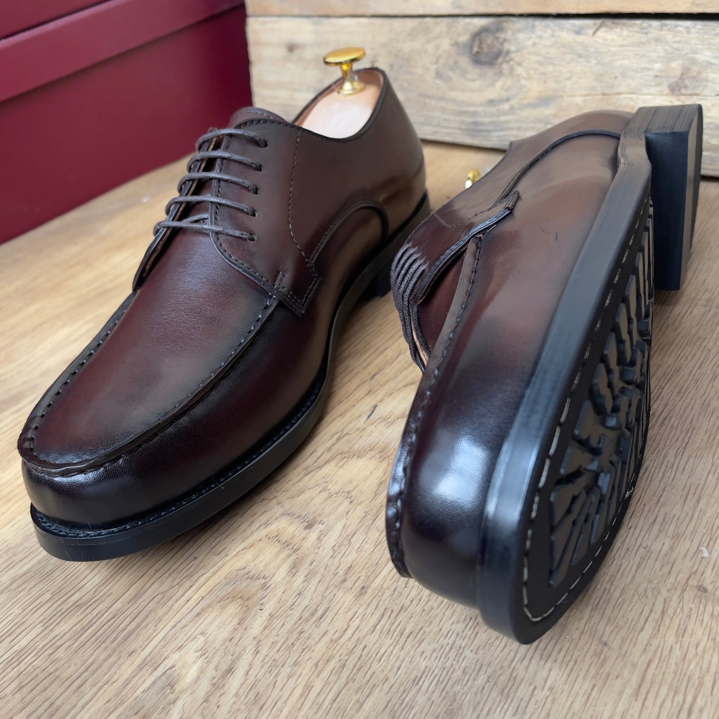 Chaussure à lacet en cuir marron café semelle gomme—Ref MD14