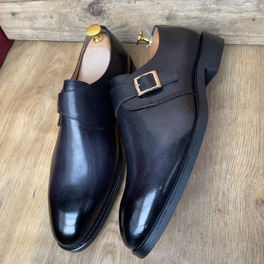 Chaussure en cuir bleu  à boucle semelle gomme—Ref MD18