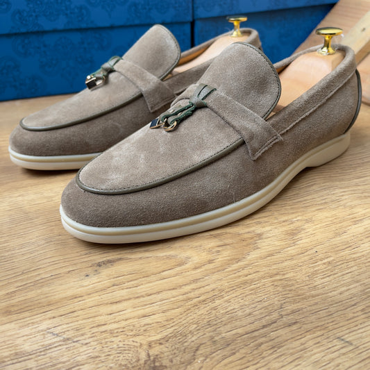 Mocassin daim kaki—semelle gomme —Ref AP1