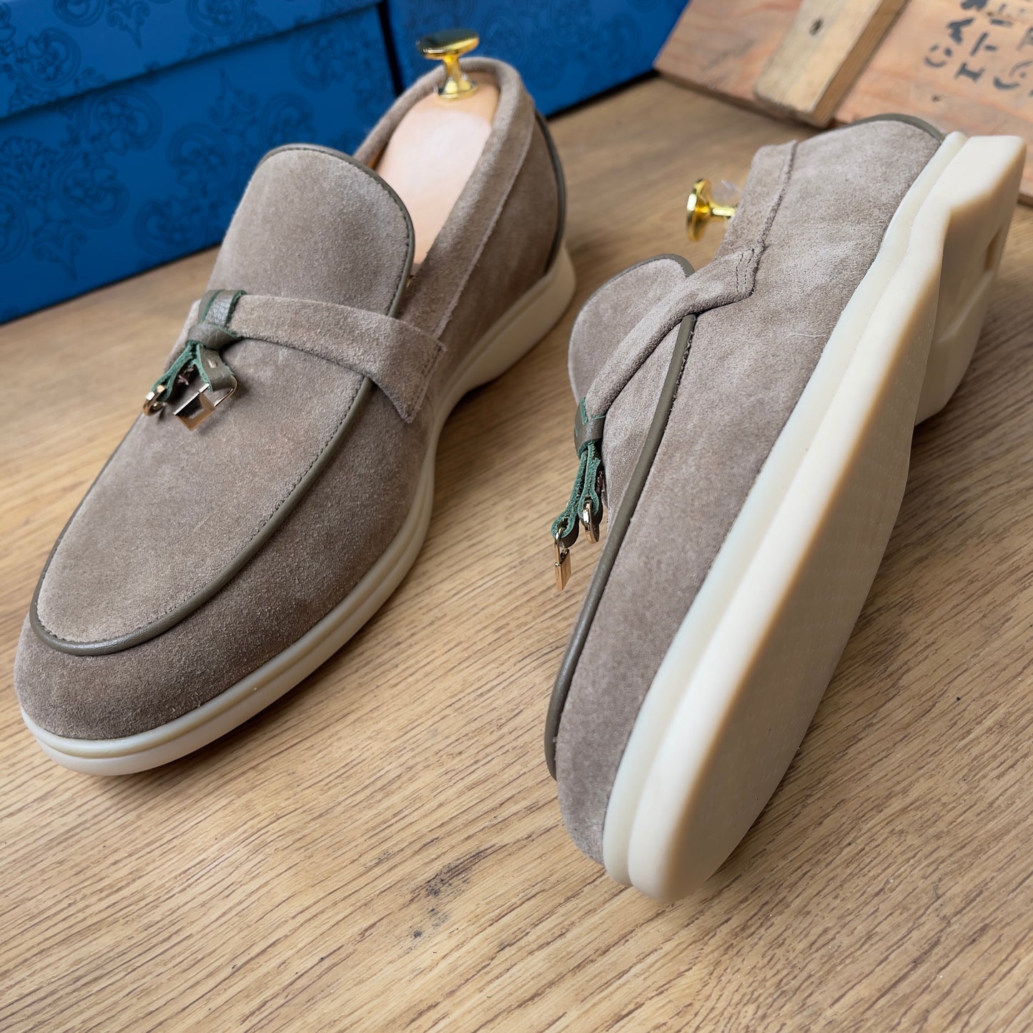 Mocassin daim kaki—semelle gomme —Ref AP1