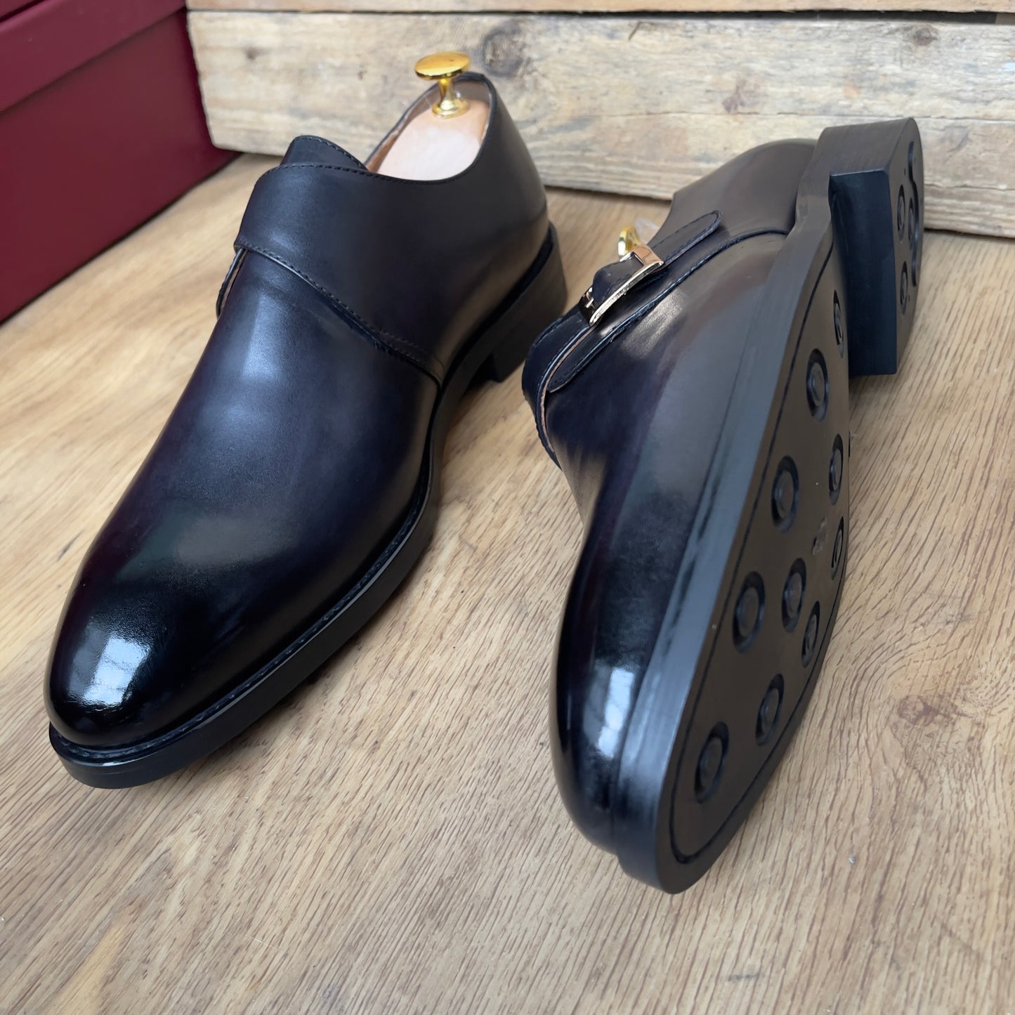 Chaussure en cuir bleu  à boucle semelle gomme—Ref MD18