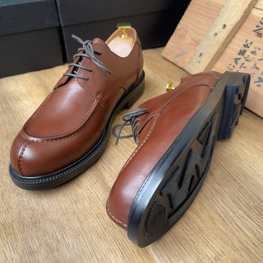 Chaussure en marron a lacet semelle commando—ref Au13