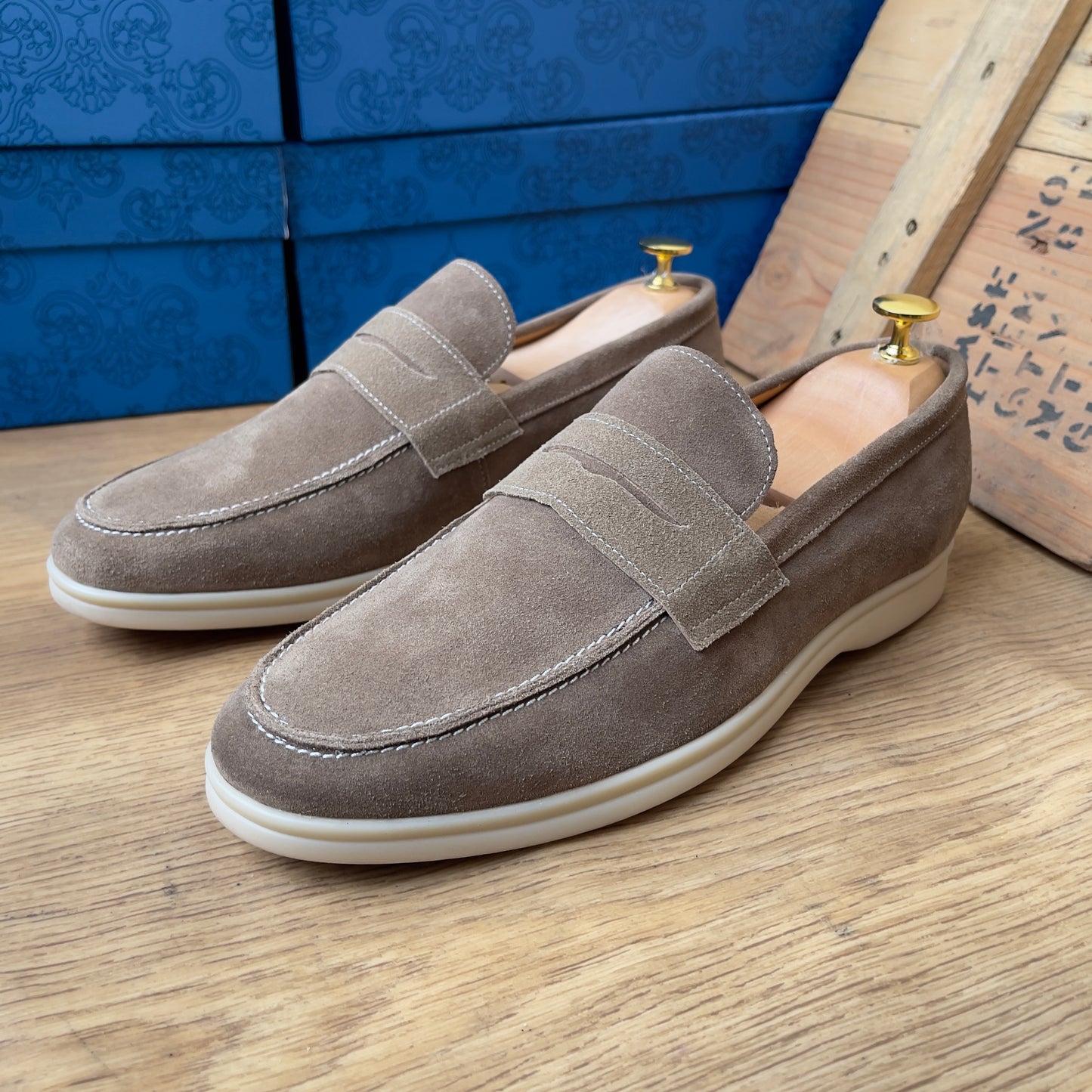 Mocassin en daim kaki—semelle gomme—Ref AP10