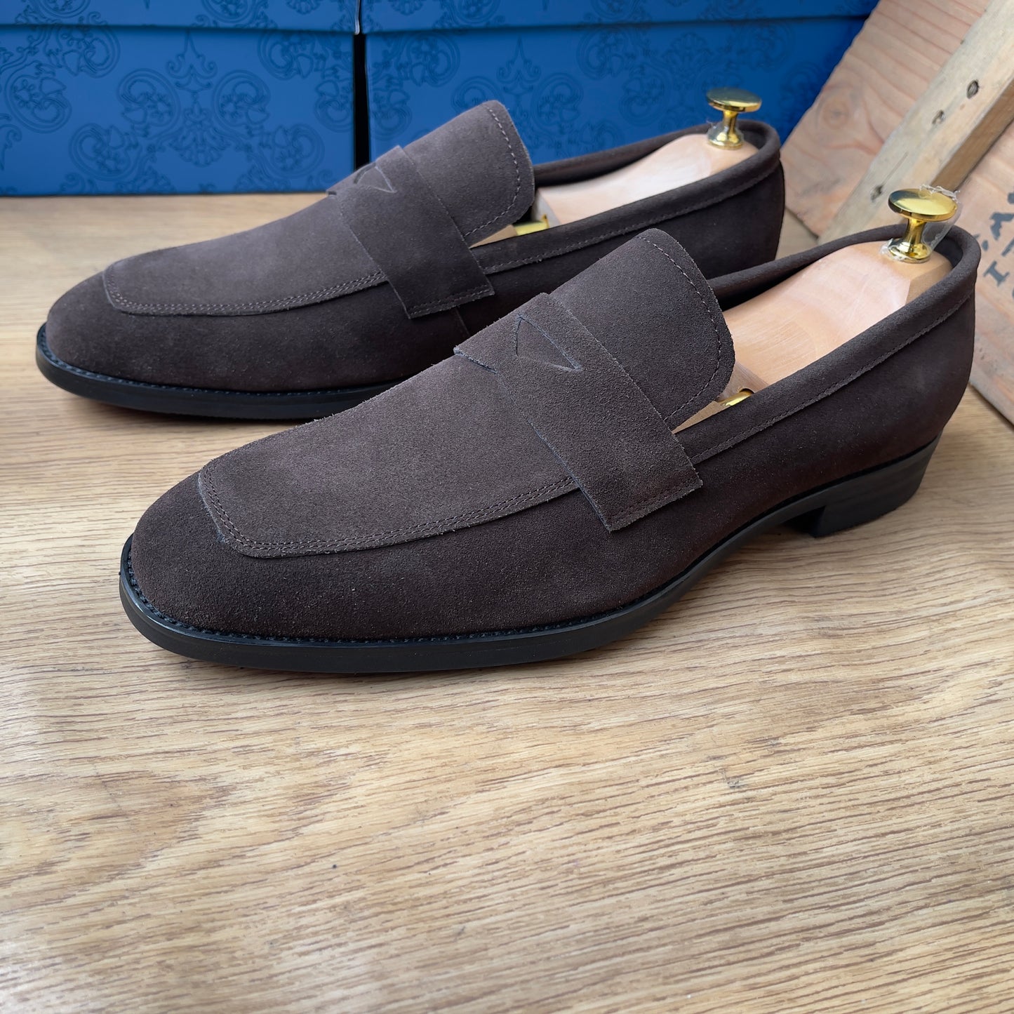 Mocassin en daim marron—semme basse—Ref AP13