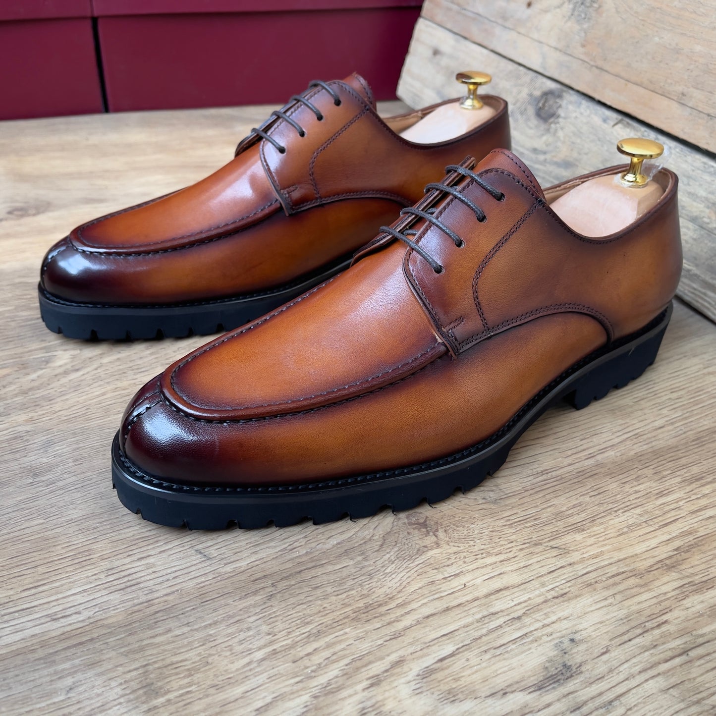 Chaussure à lacet en cuir marron clair semelle commando—Ref MD4
