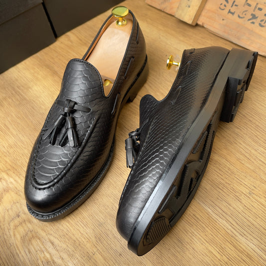 Mocassin à pampille en croco noir en cuir semelle commando -Au 8