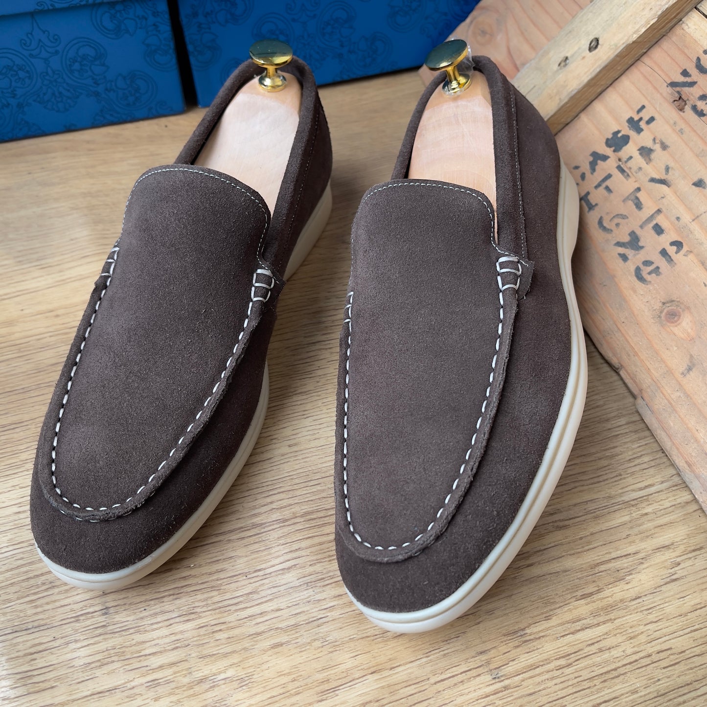 Mocassin en daim marron—semelle gomme—Ref AP5