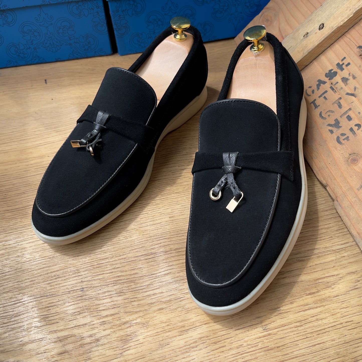 Mocassin daim noir—semelle gomme—Ref AP4