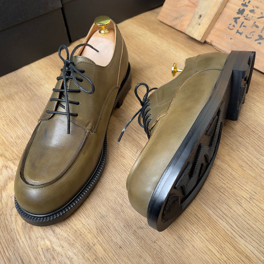 Chaussure derby en cuir vert clair à lacet semelle commando-Ref Au9