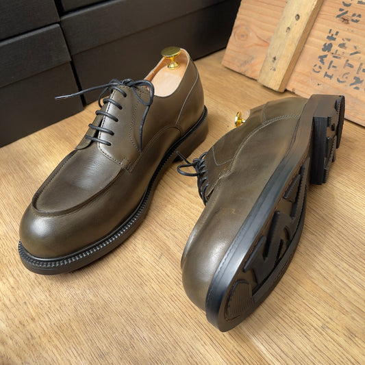 Chaussure derby à lacet en cuir vert semelle commando—ref Au 7