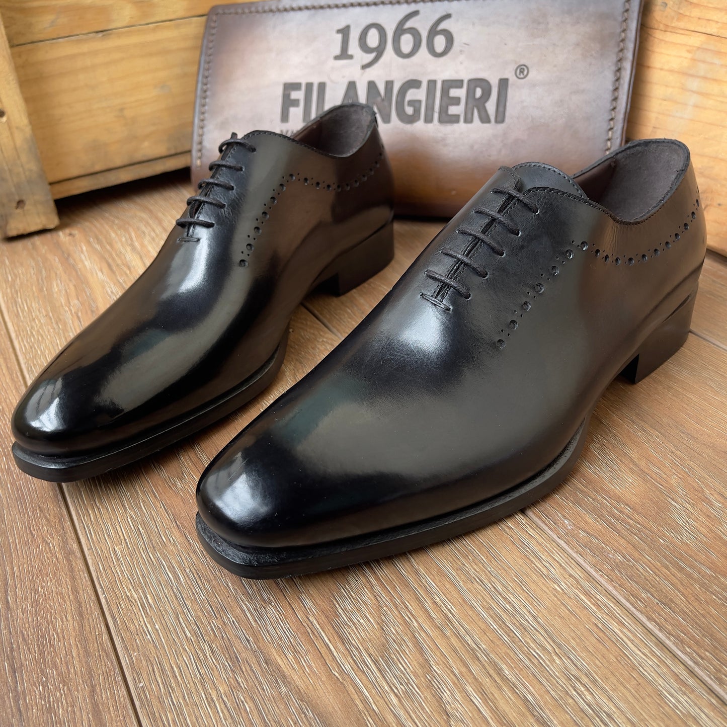 Soulier à lacet en cuir noir semelle cuir—DM2