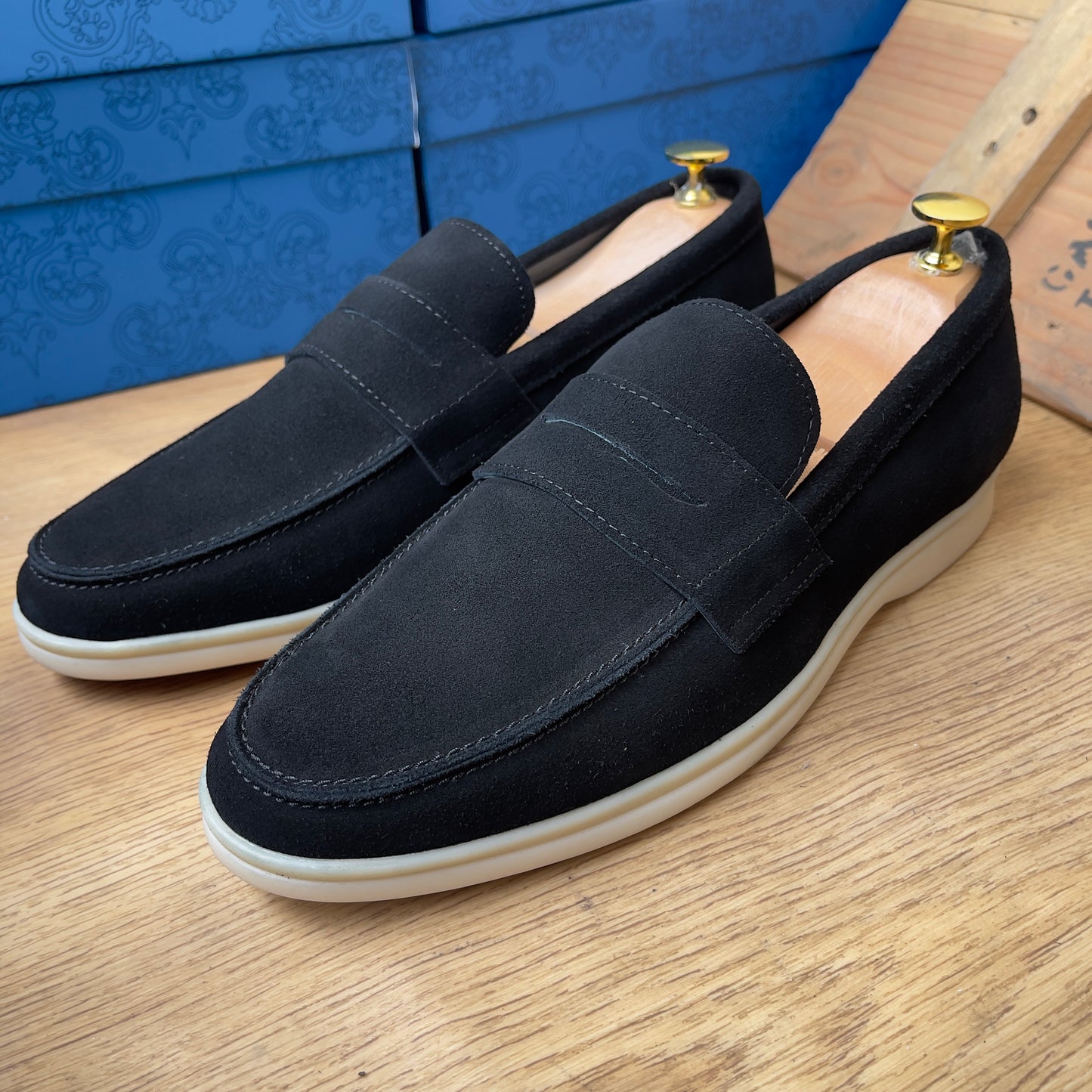 Mocassin en daim noir—semelle gomme—Ref AP8