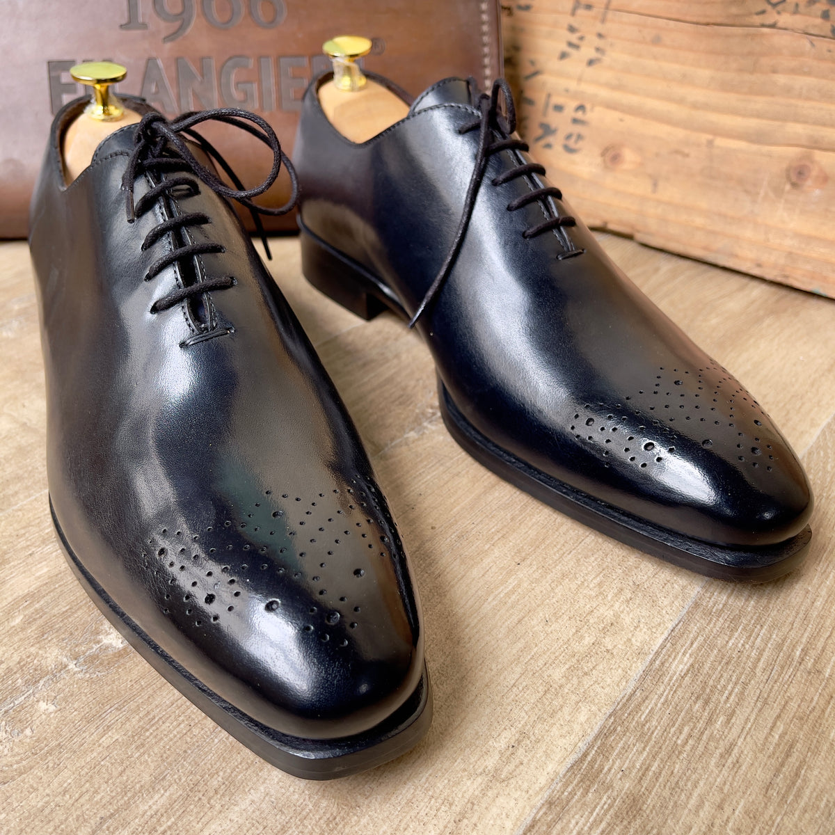 Soulier à lacet en cuir noir Ref-DM13