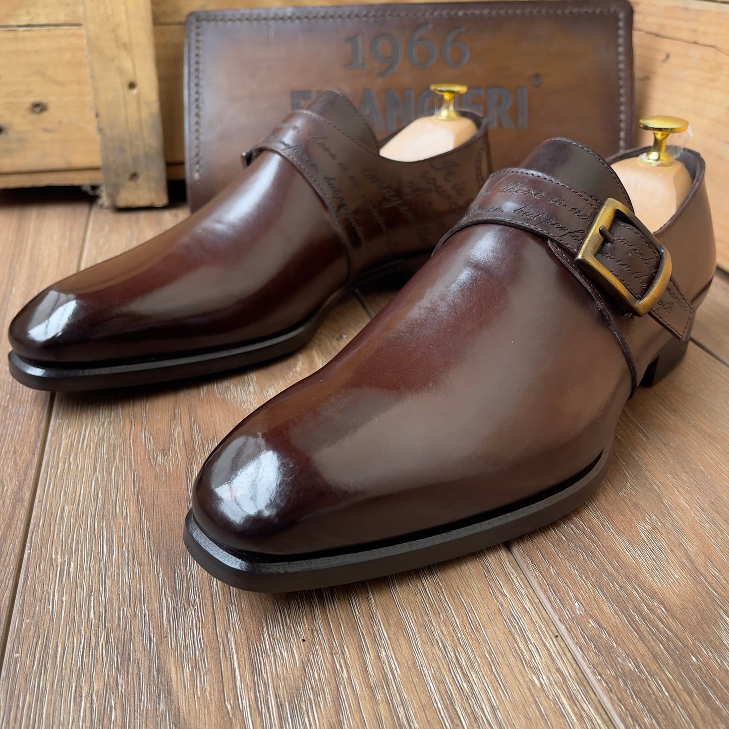 Soulier consulte en cuir marron semelle cuir—DM3